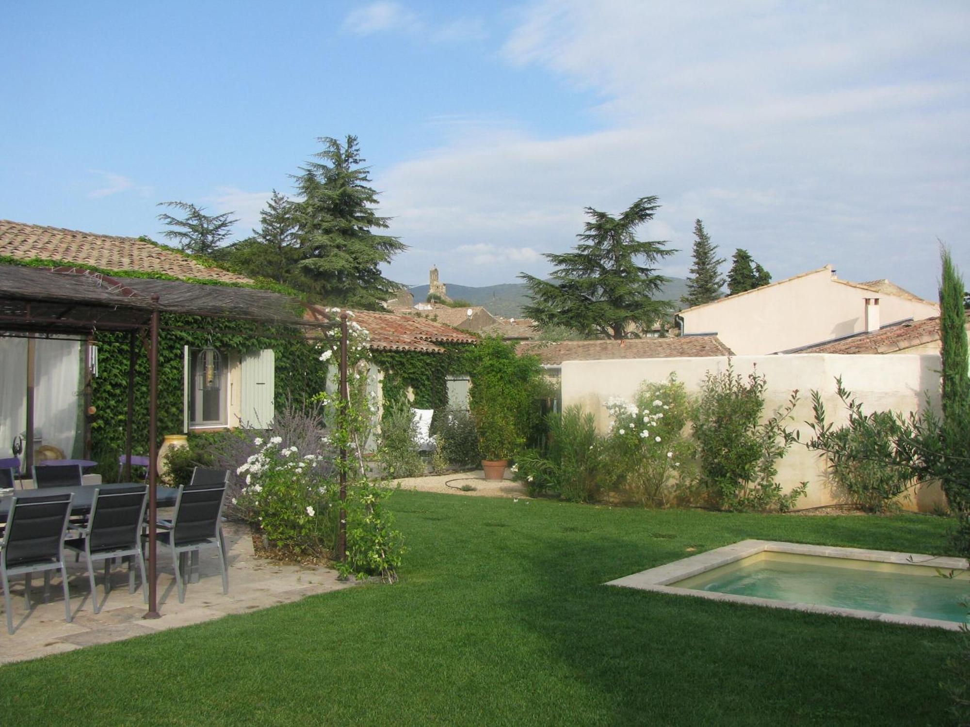 Le Chat Sur Le Toit Lourmarin Exterior photo