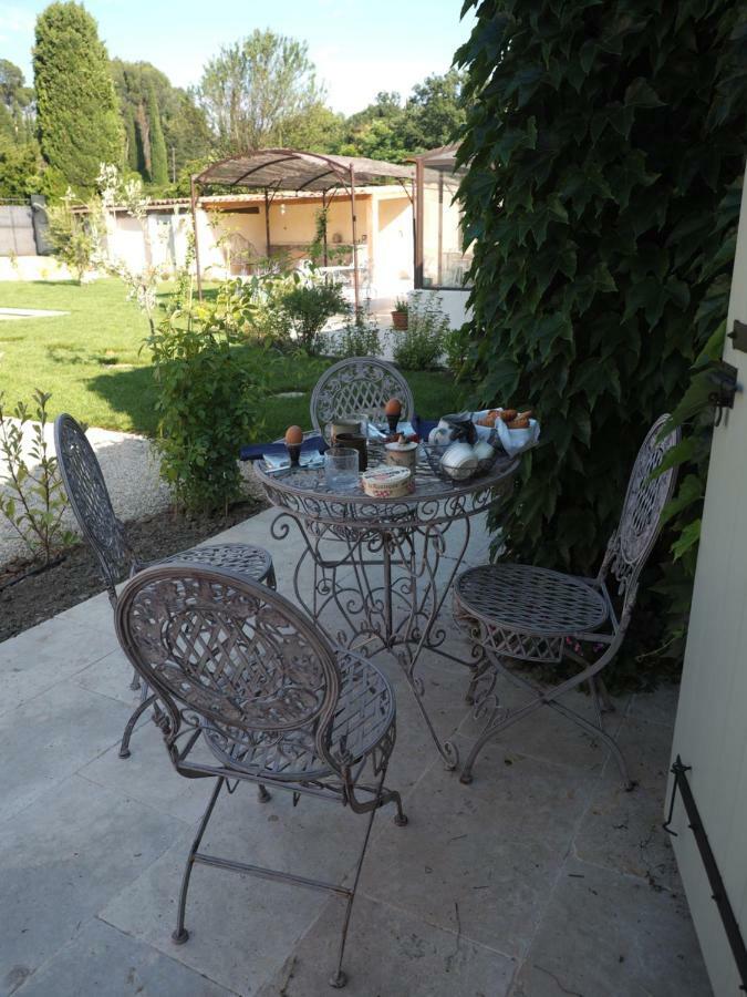 Le Chat Sur Le Toit Lourmarin Exterior photo