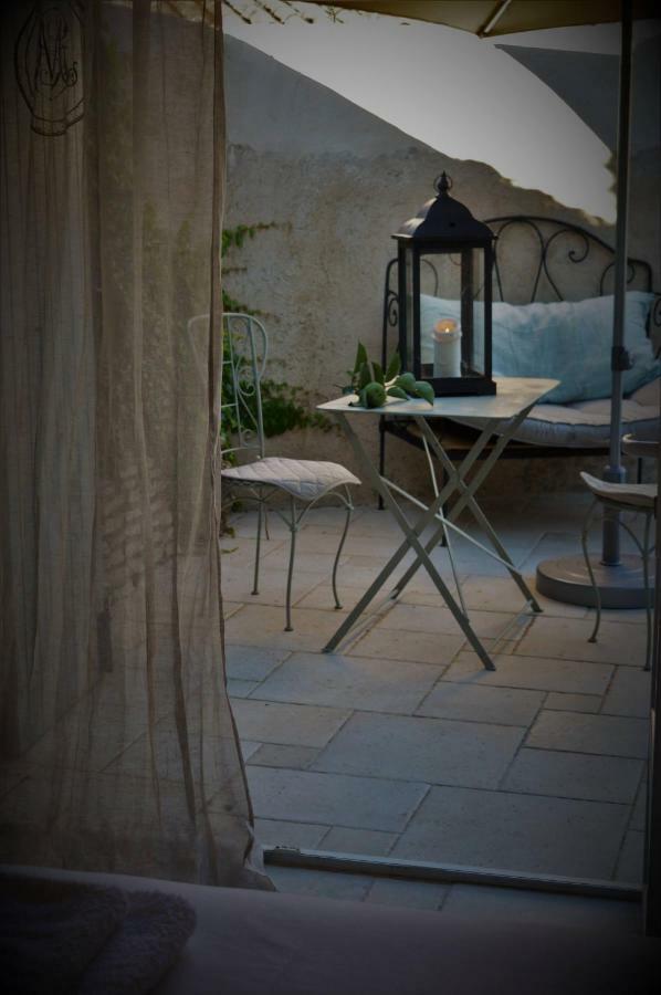 Le Chat Sur Le Toit Lourmarin Exterior photo